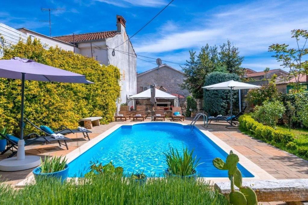 Villa Kazun With Private Pool And Two Gardens Marcana ภายนอก รูปภาพ