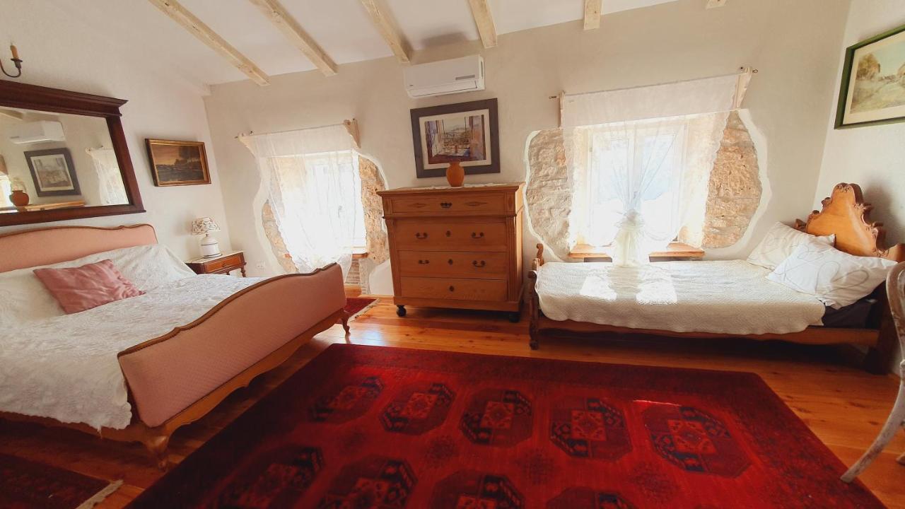 Villa Kazun With Private Pool And Two Gardens Marcana ภายนอก รูปภาพ